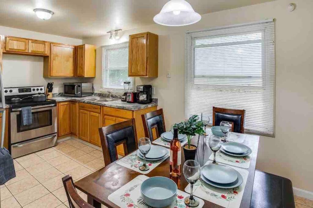 Vila {Hot Tub In Ranch} Mins To Airport/Uofr/Strng/Dwtn Rochester Exteriér fotografie